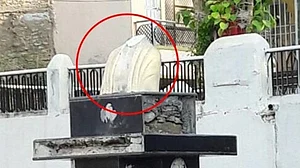 प्रतिमाओं के तोड़े जाने का सिलसिला जारी, अब राजस्थान में तोड़ी महात्मा गांधी की मूर्ति