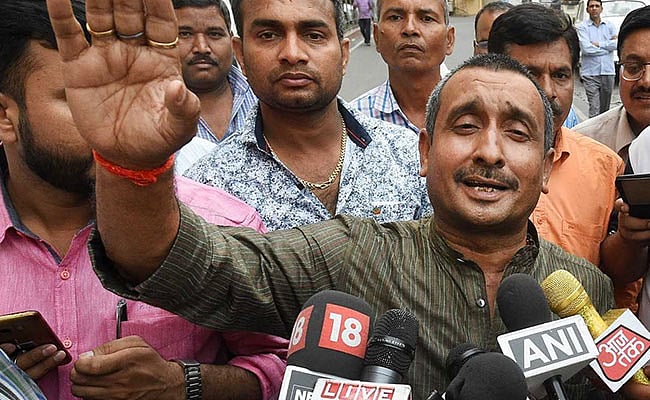उन्नाव गैंगरेप केस: बीजेपी विधायक का भाई मारपीट में गिरफ्तार, लेकिन बलात्कार आरोपी विधायक पर एक्शन नहीं