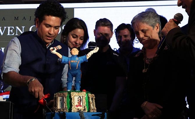 जन्मदिन विशेष: क्रिकेट के ‘भगवान’ को आखिर क्यों कहा जाता है सचिन ‘रिकॉर्ड’ तेंदुलकर?