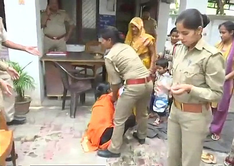 बीजेपी विधायक पर बलात्कार का आरोप, सुनवाई न होने पर पीड़ित ने की योगी के घर के बाहर खुदकुशी की कोशिश