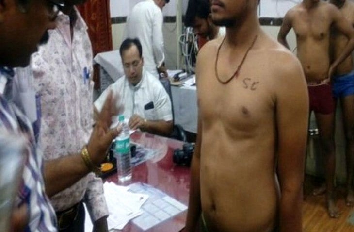 मध्य प्रदेश: कांस्टेबिल भर्ती के लिए आए उम्मीदवारों के सीने पर लगाई गई एससी-एसटी की सील