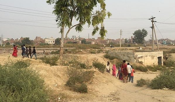 बुनियादी सुविधाओं से भी वंचित हैं दिल्ली की पुनर्वास और झुग्गी बस्तियां