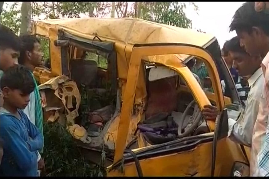 उत्तर प्रदेश में बड़ा हादसा: ट्रेन से टकराई स्कूल वैन, 13 बच्चों की मौत