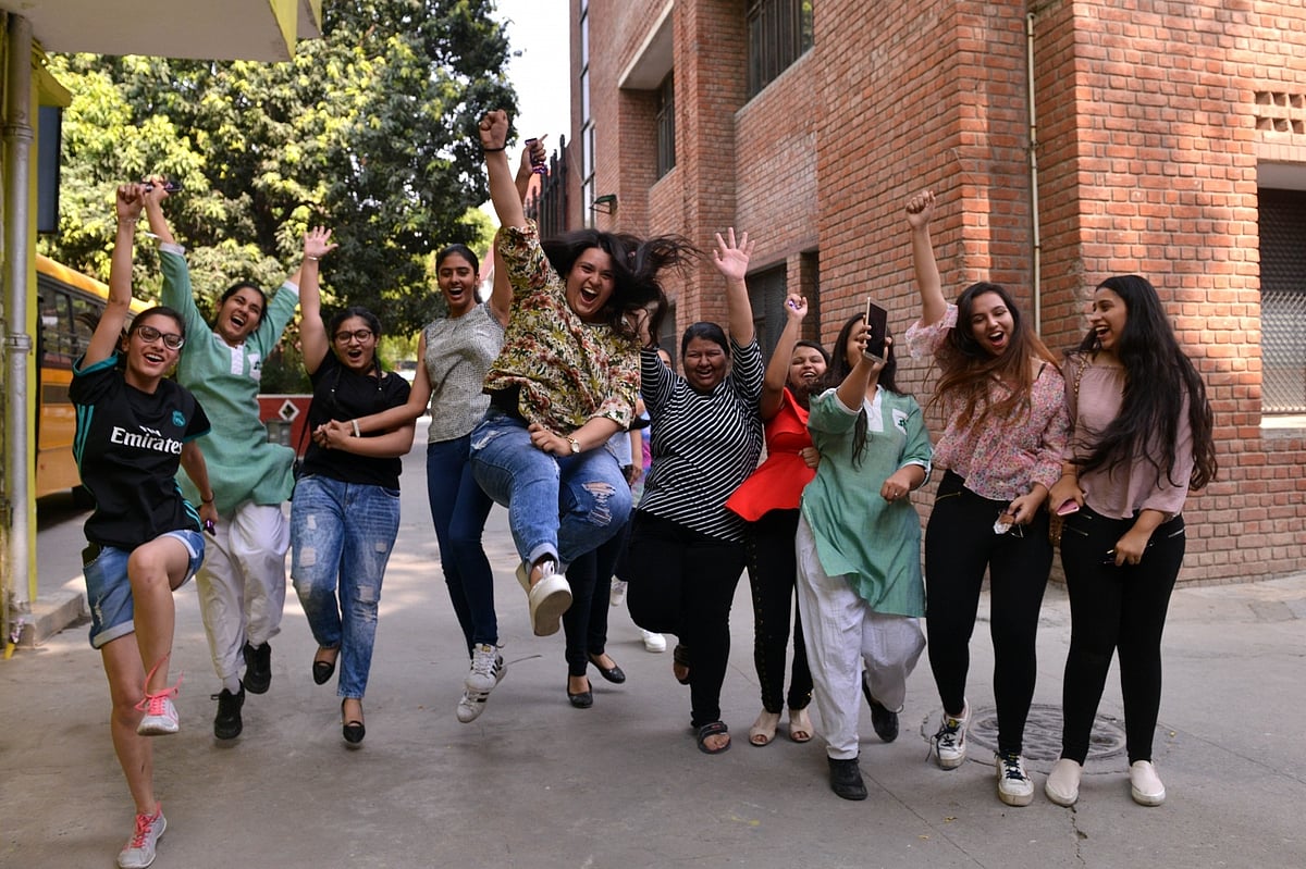 छत्तीसगढ़ बोर्ड का रिजल्ट जारी, 10वीं में सुमन, 12वीं में रितेश ने किया टॉप, छात्र ऐसे चेक कर सकते हैं रिजल्ट