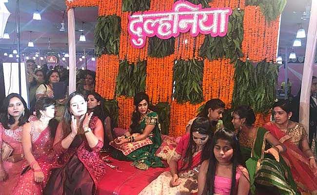 बिहार: तेजप्रताप और ऐश्वर्या की शादी की रस्में शुरू, लालू यादव को तीन दिन का मिला पैरोल 
