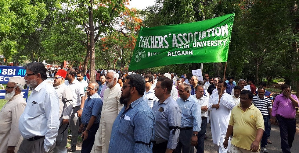 अलीगढ़: जिन्ना के बहाने  कैंपस में तनाव पैदा करने के सांप्रदायिक मंसूबों को विफल कर रहा है एमएमयू का आंदोलन