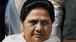 इधर माया ने किया एसपी के साथ गठबंधन का ऐलान, उधर योगी ने सीबीआई को सौंपा उनके दौर का चीनी मिल मामला