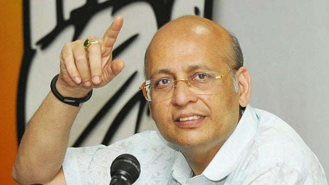 कर्नाटक LIVE: येदियुरप्पा की शपथ पर रोक नहीं, बीजेपी की तरफ से राज्यपाल को दिए पत्र मांगे, अगली सुनवाई कल
