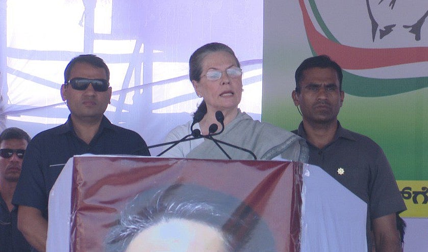 कर्नाटक में गरजीं सोनिया गांधी: पीएम मोदी पर कांग्रेस मुक्त भारत का भूत, लेकिन भाषण से  पेट नहीं भरता