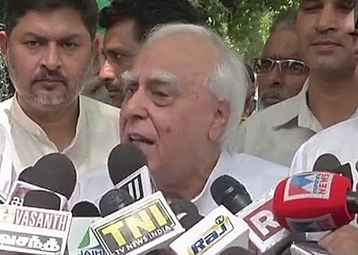 बीजेपी उम्मीदवार श्रीरामुलु का स्टिंग लेकर कांग्रेस पहुंची चुनाव आयोग, उम्मीदवारी खत्म करने की मांग