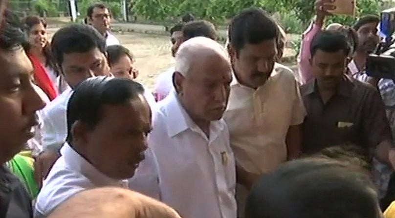 कर्नाटक चुनाव: मतदान के दिन नेताओं ने नहीं छोड़ी कोई कसर, किए अलग-अलग दावे 