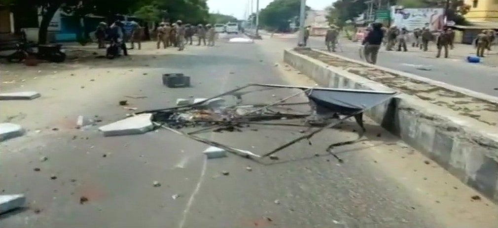 LIVE: बुधवार को फिर भड़की हिंसा के बाद तुतिकोरिन के आयुक्त और एसपी का तबादला