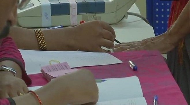 14 सीटों पर उपचुनाव के लिए वोटिंग जारी: और इस वक्त की दूसरी बड़ी खबरें, देखें वीडियो