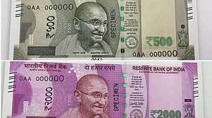 अमेरिकी डॉलर के मुकाबले भारतीय रुपया जनवरी 2017 के बाद सबसे निचले स्तर पर: रिपोर्ट