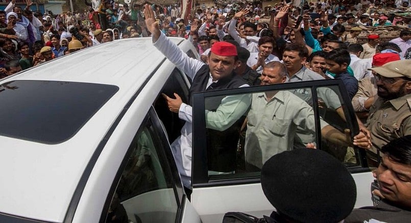 उपचुनाव के लिए ईवीएम गुजरात से लाने पर अखिलेश ने किया तंज, कपड़े ही नहीं सरकार भी बनाता है ‘सूरत’