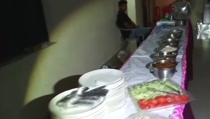 दलितों के घर बीजेपी नेताओं का खाना, पार्टी  सांसदों ने ही इसे बताया ‘दिखावा’  