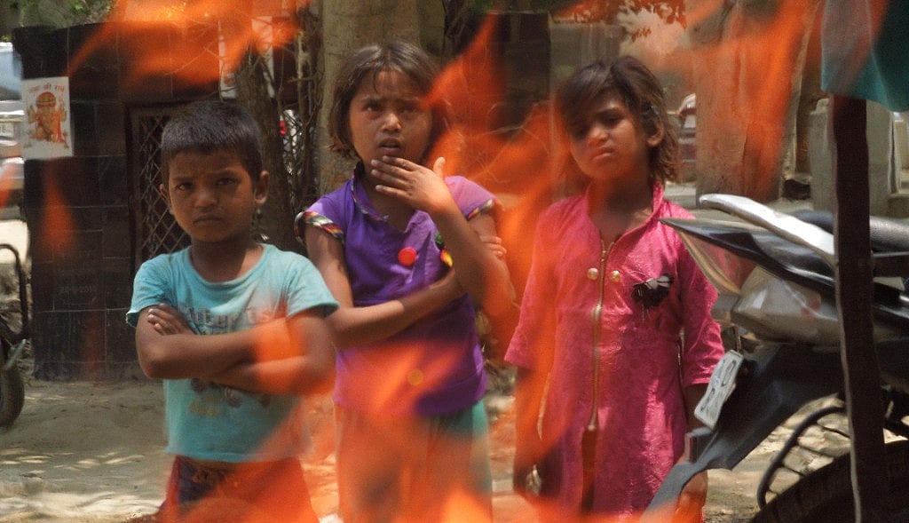 भारत में भेदभाव की वजह से हर साल  5 वर्ष से कम उम्र की 2,39,000 लड़कियों की हो जाती है असामयिक मृत्यु: रिपोर्ट