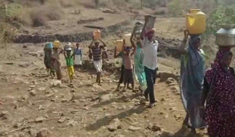 मध्य प्रदेश: शिव‘राज’ में पानी की किल्लत, जान जोखिम में डालकर कुएं से पानी निकालने को मजबूर