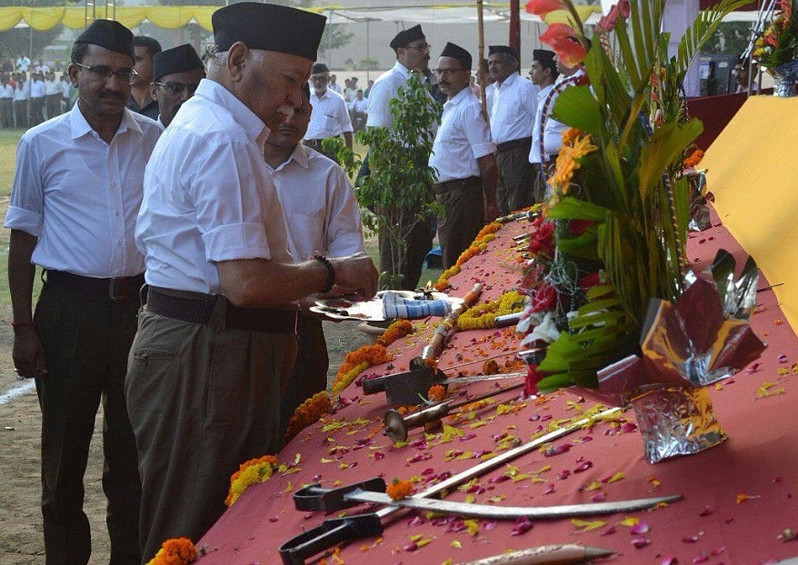 आरएसएस की शस्त्र पूजाः नागपुर पुलिस को नहीं पता, संघ के पास हैं कितनी बंदूकें और तलवारें 