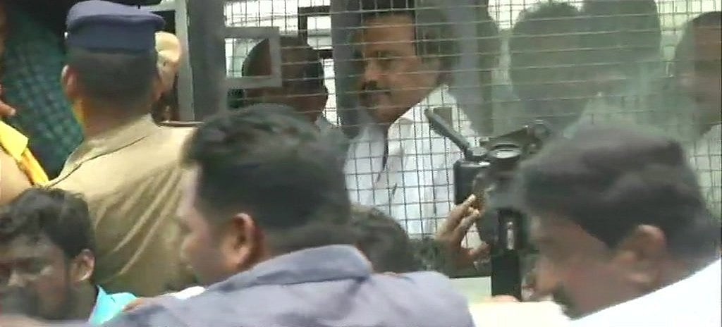 तूतिकोरिन हिंसा: लोगों के मारे जाने के विरोध में धरना दे रहे एमके स्टालिन हिरासत में लिए गए