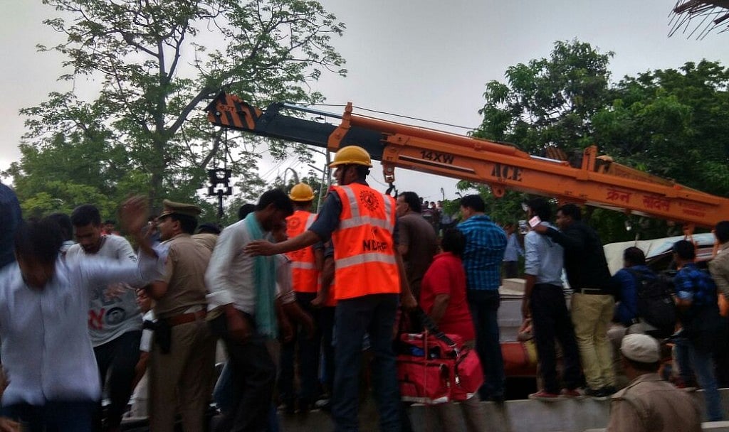 वाराणसी हादसा LIVE: यूपी सरकार के बड़े अधिकारी ने आंधी-तूफान को बताया हादसे का कारण