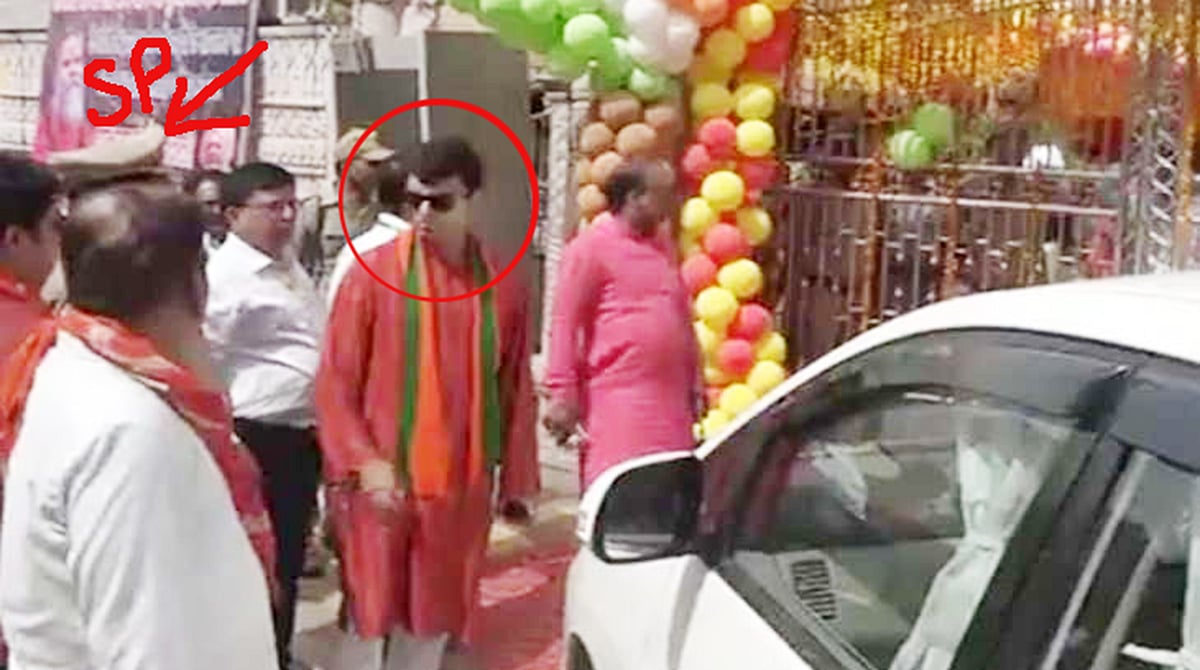 यूपी: इलाहाबाद में बीजेपी विधायक की गुंडागर्दी, सरेआम एसपी को दी जूते मारने की धमकी