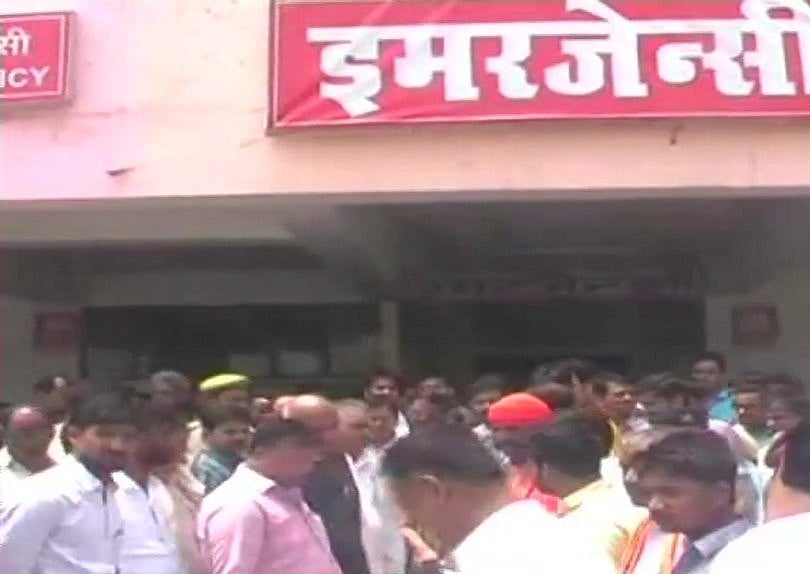 यूपी: योगी राज में मरीज बेहाल, सिद्धार्थनगर जिला अस्पताल में डॉक्टर की गैरहाजिरी से मरीज ने तोड़ा दम