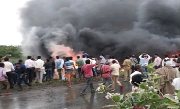 बिहार: मोतीहारी में सड़क दुर्घटना के बाद बस में लगी आग, 27 लोग जिंदा जले