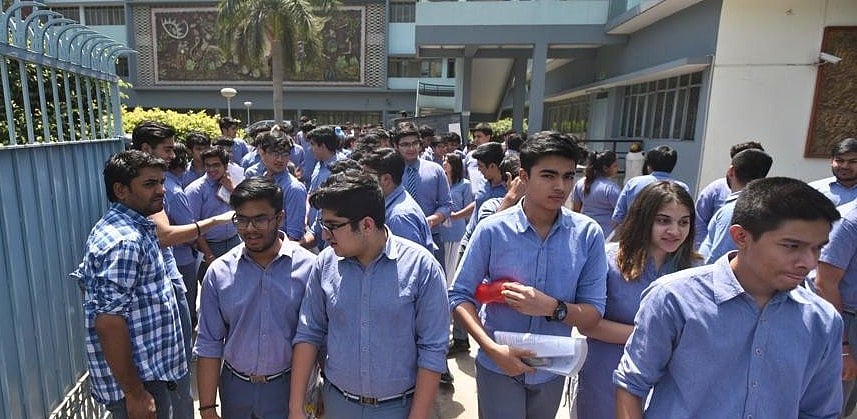 सीबीएसई 12वीं के नतीजे LIVE: रिजल्ट घोषित, 83.01 फीसदी हुए पास, छात्राओं ने मारी बाजी
