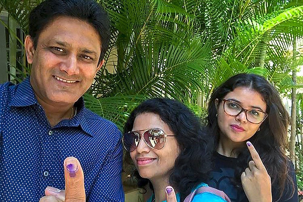 कर्नाटक चुनावः अलग-अलग एग्जिट पोल में कांग्रेस-बीजेपी के बीच कांटे की टक्कर, जेडीएस के हाथ में सत्ता की चाभी