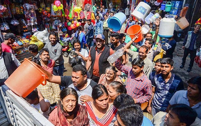 शिमला में पानी का गंभीर संकट, स्थानीय निवासियों ने पर्यटकों से की नहीं आने की अपील 
