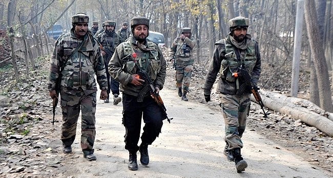 जम्मू-कश्मीर: शोपियां एनकाउंटर में 5 आतंकी ढेर, कश्मीर यूनिवर्सिटी का प्रोफेसर भी मारा गया