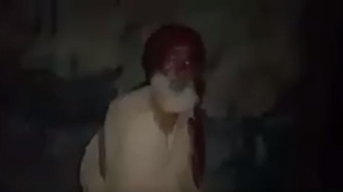 कश्मीर: रोज़ रात दो बजे ढोल बजाकर मुसलमानों को रोज़े के लिए जगाता एक सिख बुज़ुर्ग