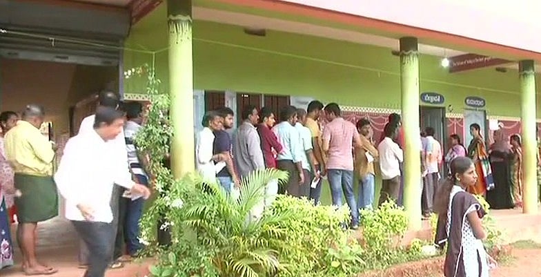 कर्नाटक चुनाव: 222 विधानसभा सीटों पर मतदान जारी: और इस वक्त की दूसरी बड़ी खबरें, देखें वीडियो