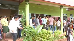 कर्नाटक चुनाव: 222 विधानसभा सीटों पर मतदान जारी: और इस वक्त की दूसरी बड़ी खबरें, देखें वीडियो
