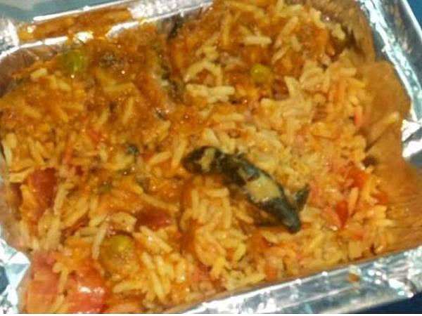 ट्रेन में टॉयलेट के पानी से चाय बनाने का वीडियो वायरल, कांट्रैक्टर पर एक लाख का जुर्माना  