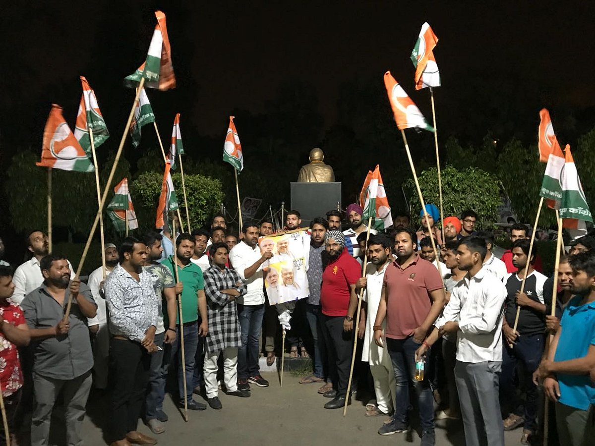 कर्नाटक LIVE: येदियुरप्पा की शपथ पर रोक नहीं, बीजेपी की तरफ से राज्यपाल को दिए पत्र मांगे, अगली सुनवाई कल