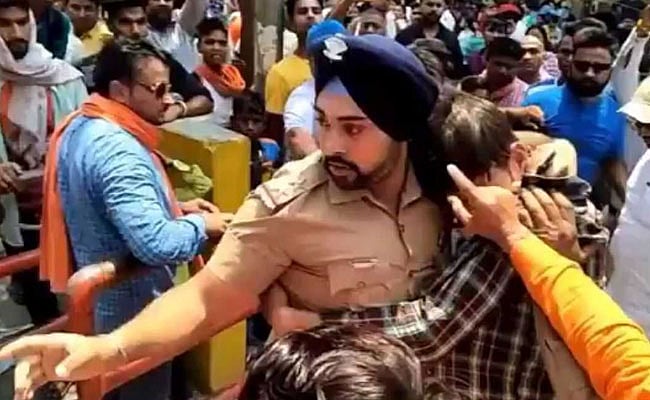 उत्तराखंडः एक पुलिस वाले की दिलेरी से भीड़ का शिकार होने से बचा मुसलमान युवक