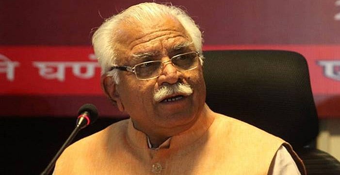 हरियाणा: खट्टर सरकार का अधिकारियों को आदेश, सांसदों-विधायकों का खड़े होकर करें सम्मान