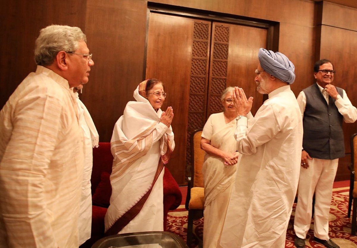 राहुल गांधी की इफ्तार पार्टी: प्रणब मुखर्जी, प्रतिभा पाटिल, मनमोहन सिंह समेत कई बड़े नेता हुए शामिल