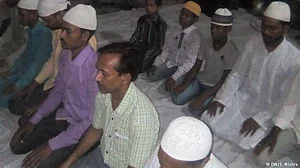 अयोध्या में साम्प्रदायिक सौहार्द की दिखी मिसाल, सरयू कुंज मंदिर में आयोजित हुई इफ्तार पार्टी