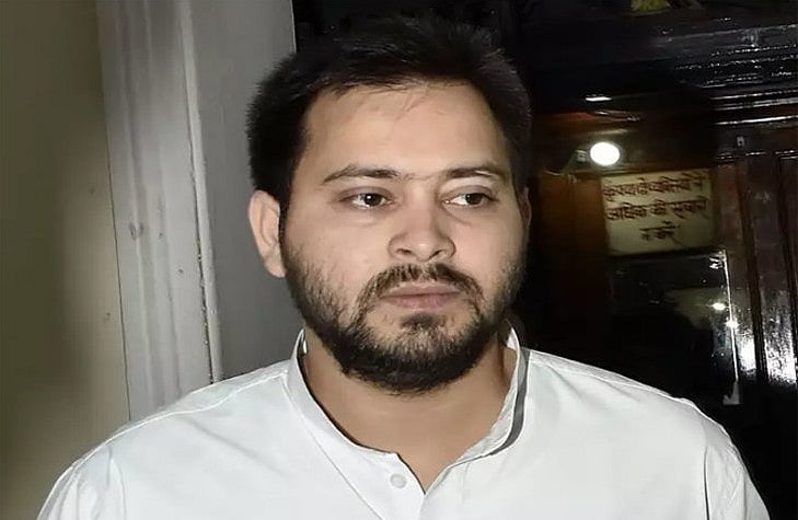 तेजस्वी ने पेश किए सृजन घोटाले से जुड़े सबूत, कहा, सुशील मोदी के रिश्तेदारों के शामिल होने का नीतीश को था पता