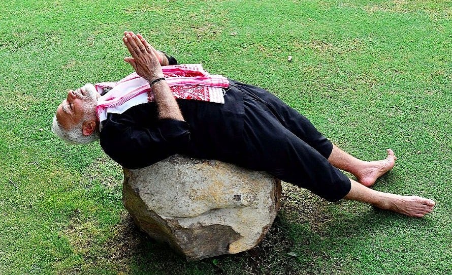 विष्णु नागर का व्यंग्य: कभी ‘मेरा भारत महान’ हुआ करता था, अब मोदीजी ‘महान’ हैं!