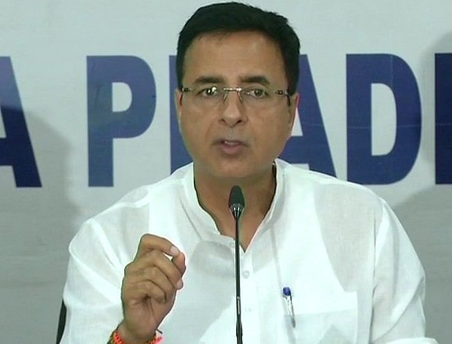 सरकार की सफाई पर कांग्रेस का पलटवार, पूछा, मोदी सरकार के 49 महीने में क्या सफेद हो गया काला धन?