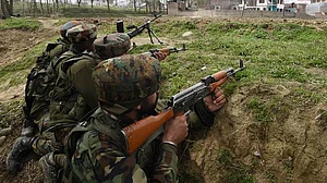 जम्मू-कश्मीर: पाकिस्तान की गोलीबारी में बीएसएफ के 4 जवान शहीद, 3 घायल