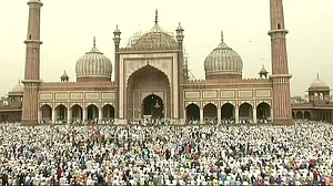 देश भर में ईद की रौनक, राष्ट्रपति, प्रधानमंत्री और कांग्रेस अध्यक्ष ने की समाज में भाईचारा बढ़ने की कामना