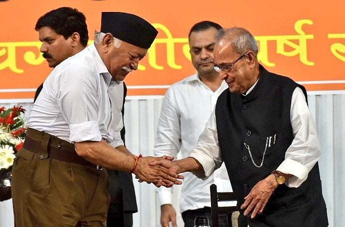 तो क्या आरएसएस 2019 में प्रणब मुखर्जी को पीएम बनाने की कर रहा है तैयारी, पढ़िए शिवसेना की भविष्यवाणी