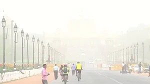 दिल्ली-एनसीआर में धूल भरी आंधी से घुट रहा दम, अगले 3 दिन तक कोई राहत नहीं