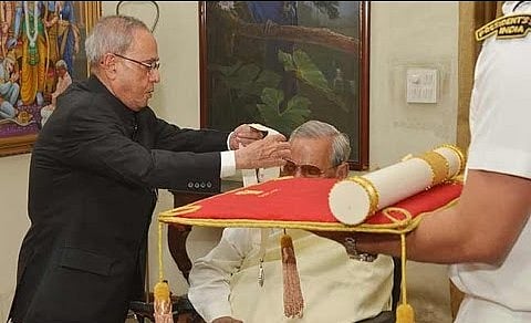 एम्स में भर्ती पूर्व प्रधानमंत्री  वाजपेयी को देखने पहुंचे राहुल गांधी, बाद में पीएम मोदी और आडवाणी भी पहुंचे