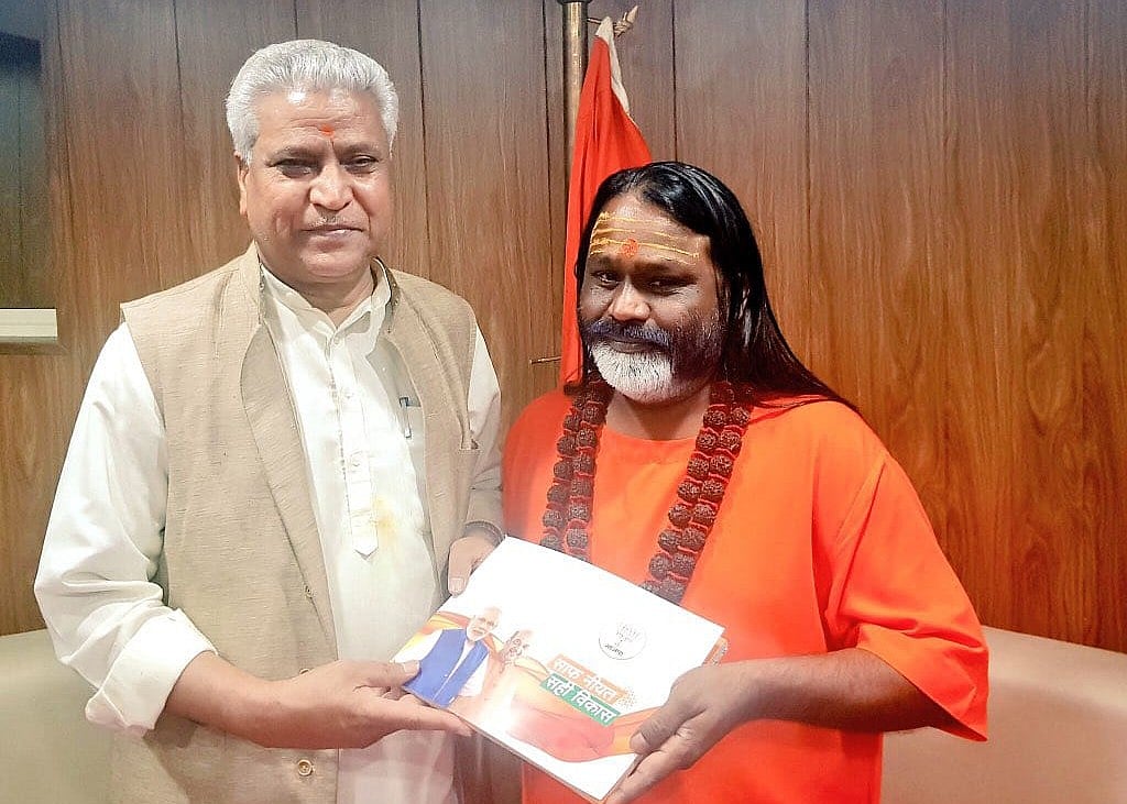 दाती मदन महाराज जैसे रेप के आरोपी बाबाओं पर राजनीतिक वरदहस्त